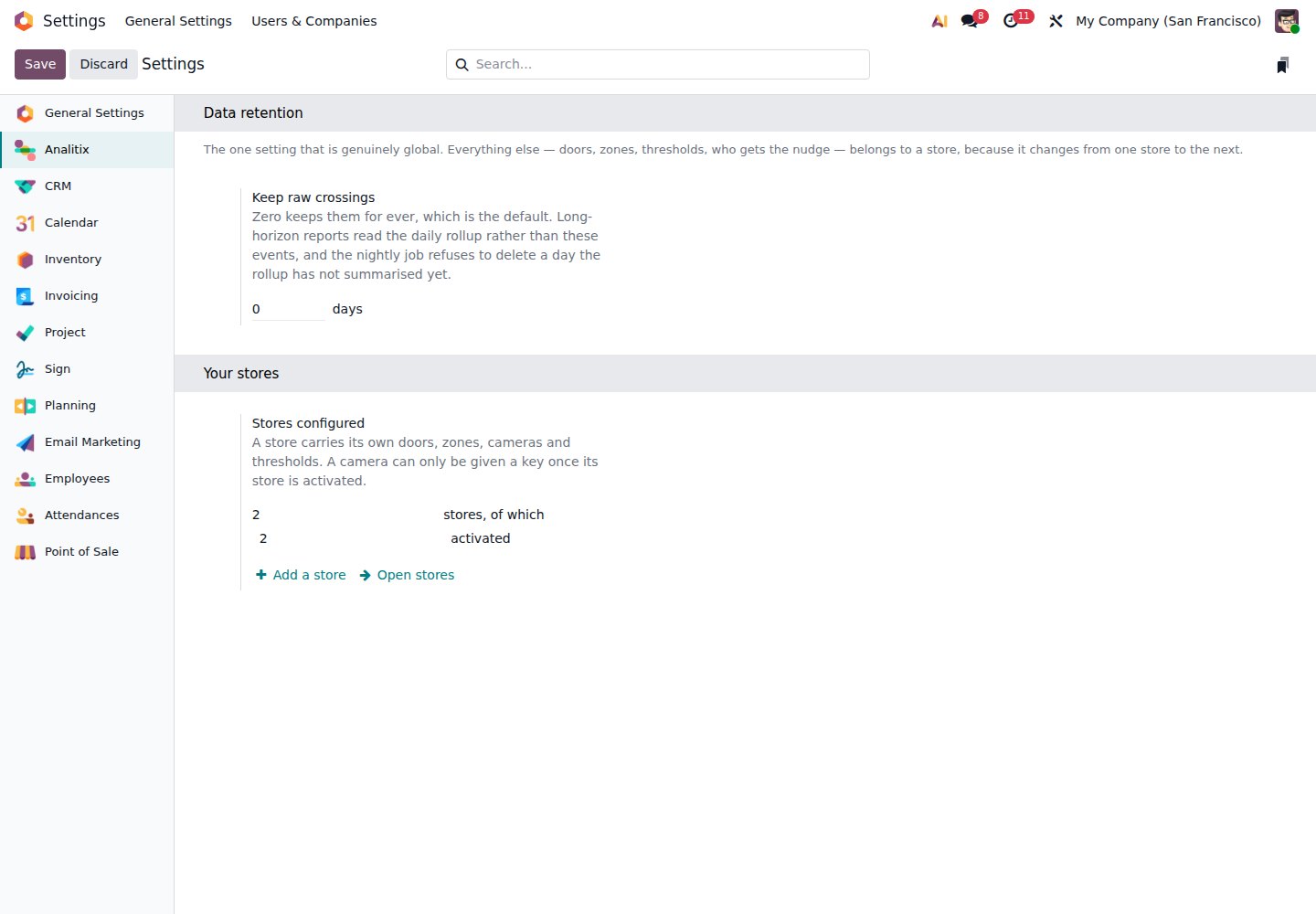 Odoo Settings with the Analitix section: data retention in days and a summary of stores configured and activated
