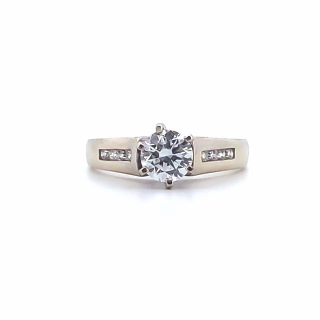 Anillo catedral con 9 varios diamantes