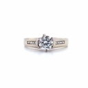 Anillo catedral con 9 varios diamantes